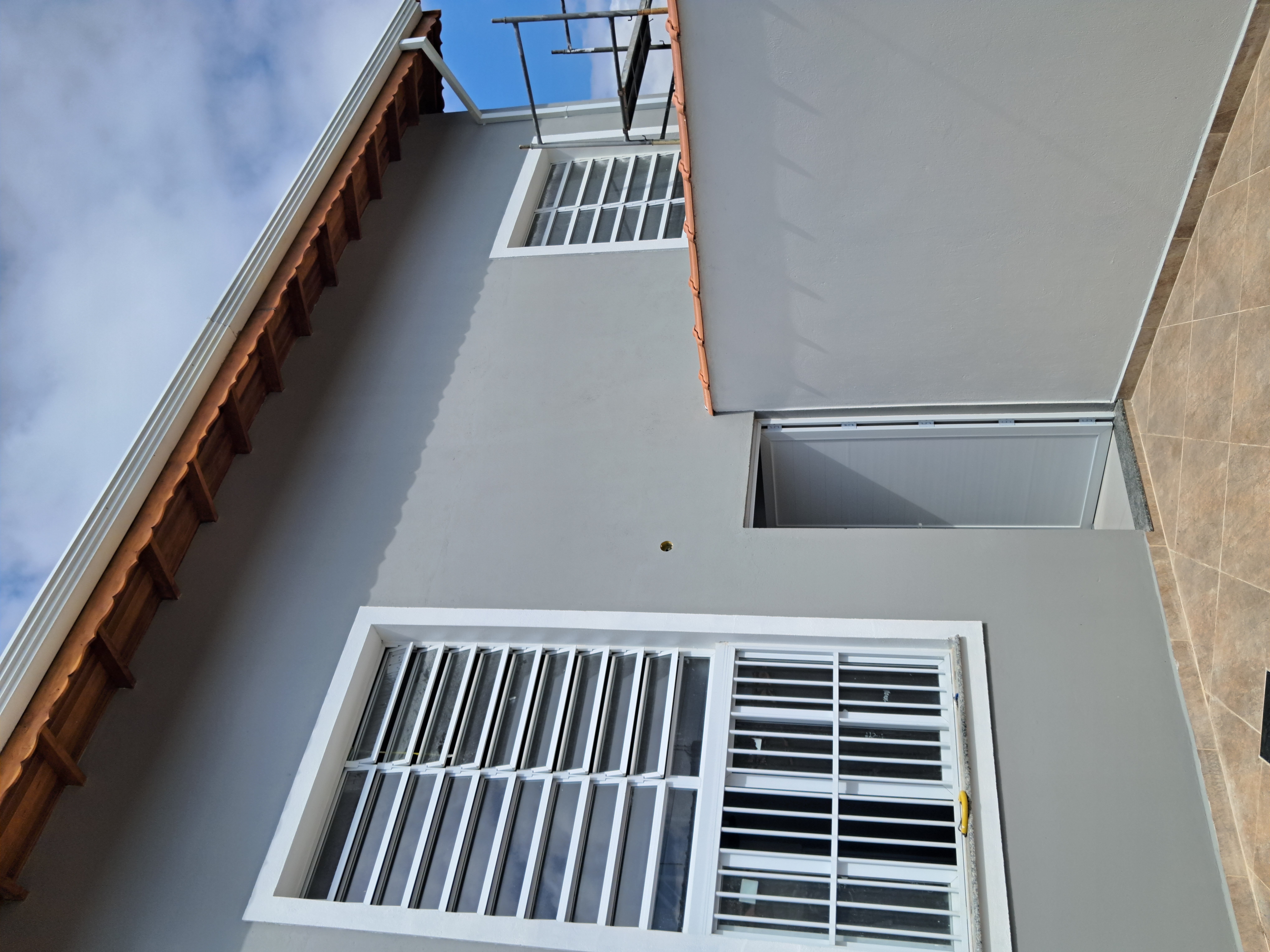 Pintura externa segunda fachada renovada em Peruíbe - Iego Pintor